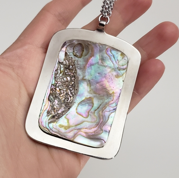 Beautiful Abalone Shell Pendant On Silver Tone Necklace - Picture 3 of 10